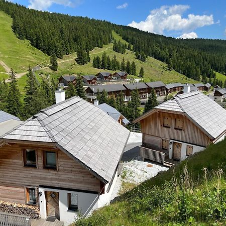 Vesely Svist Chalet ลาคทาล ภายนอก รูปภาพ