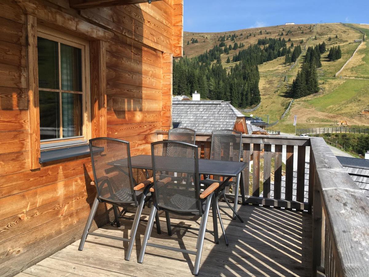Vesely Svist Chalet ลาคทาล ภายนอก รูปภาพ