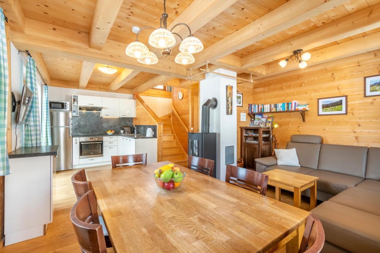 Vesely Svist Chalet ลาคทาล ภายนอก รูปภาพ