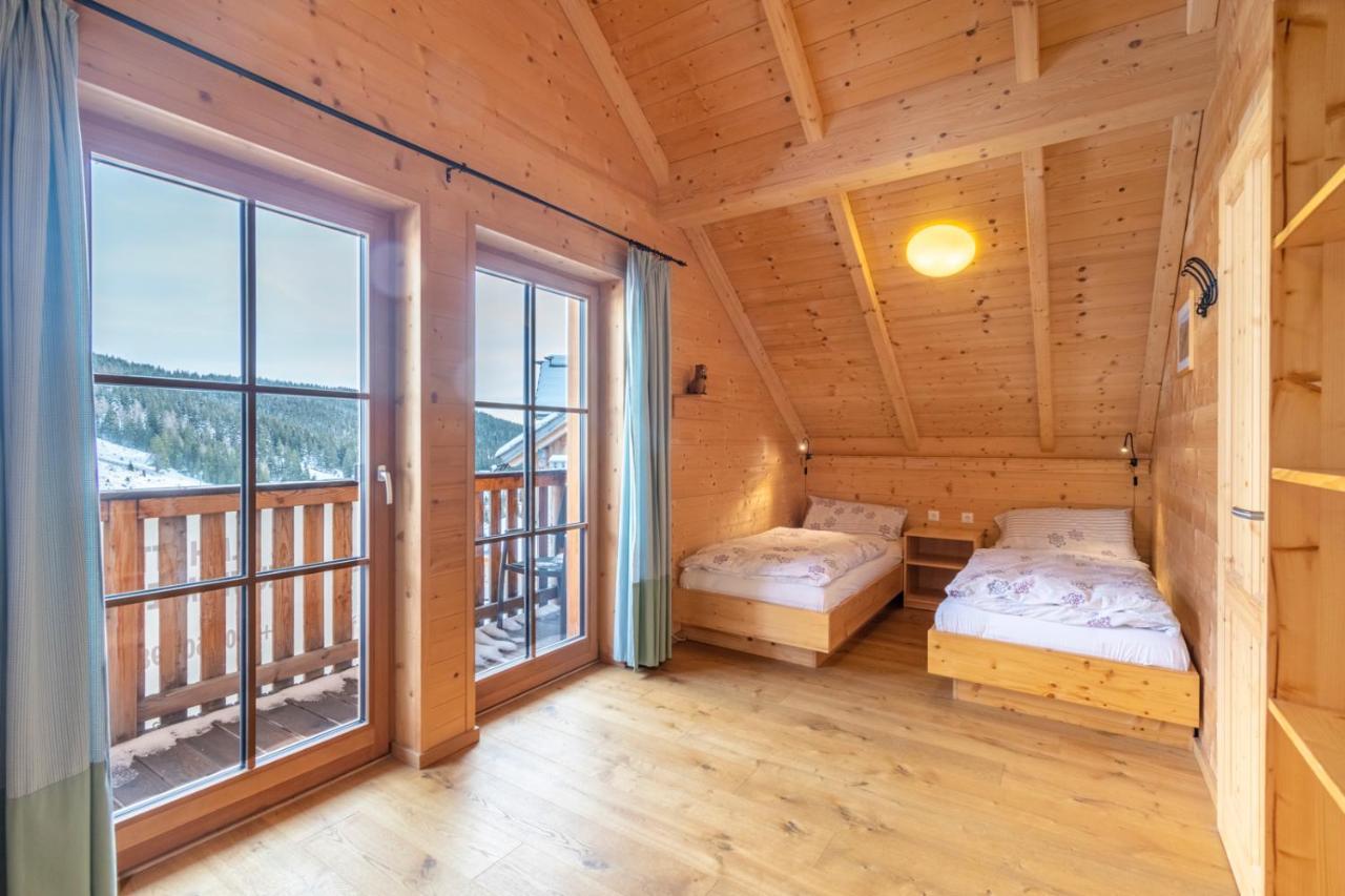 Vesely Svist Chalet ลาคทาล ภายนอก รูปภาพ