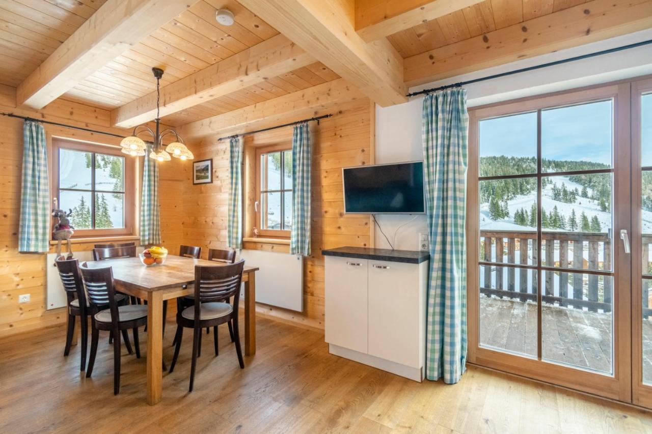 Vesely Svist Chalet ลาคทาล ภายนอก รูปภาพ