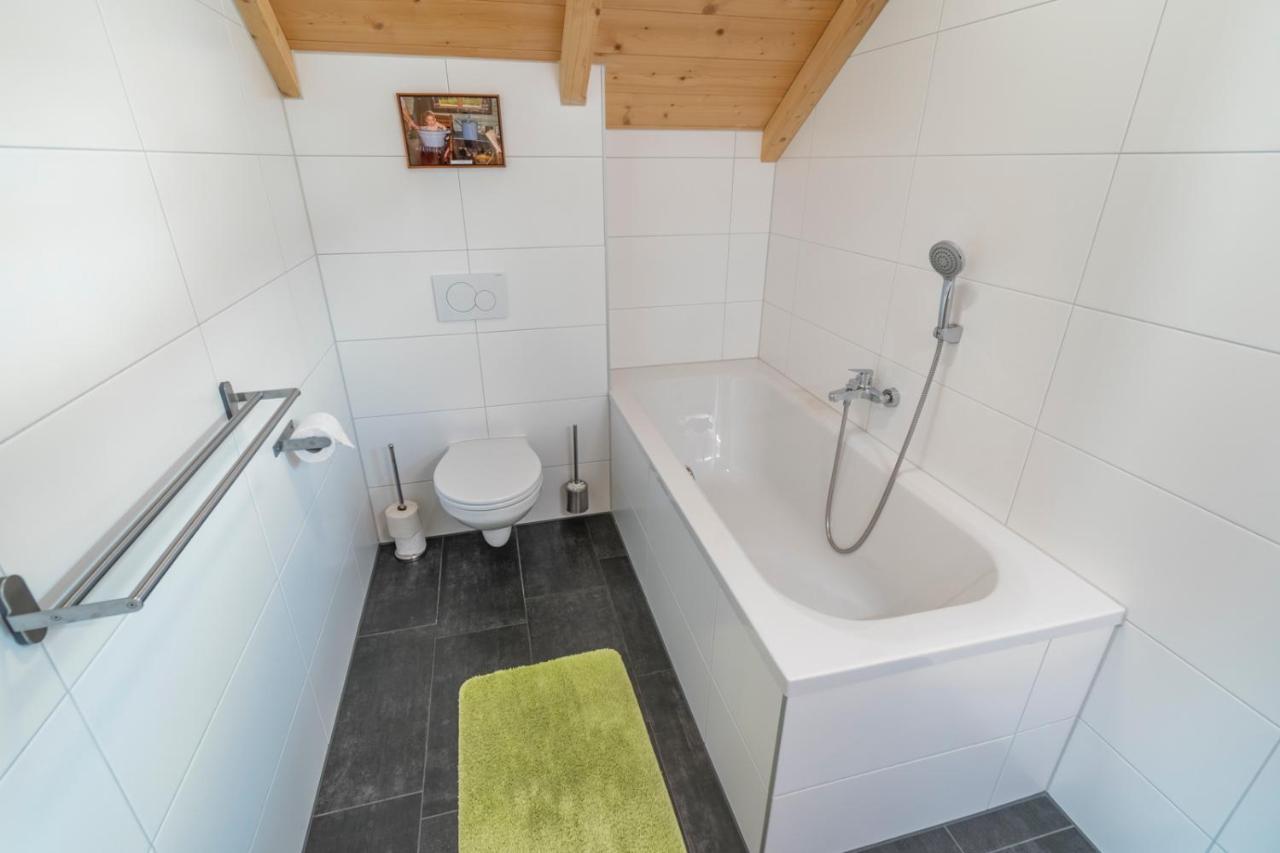 Vesely Svist Chalet ลาคทาล ภายนอก รูปภาพ