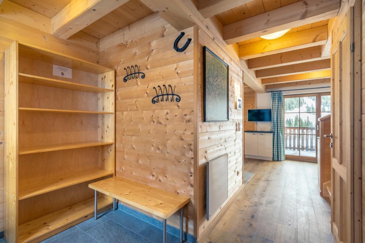 Vesely Svist Chalet ลาคทาล ภายนอก รูปภาพ