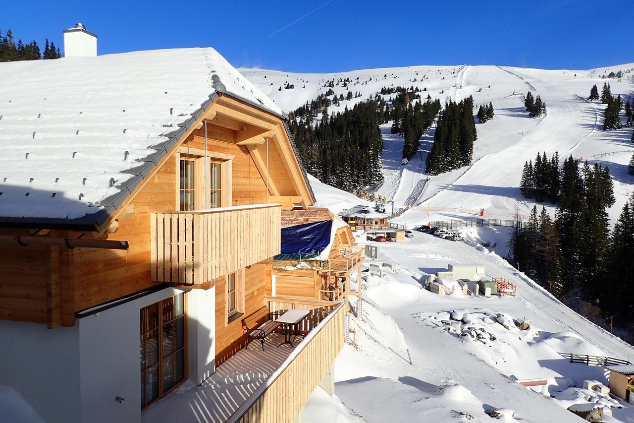 Vesely Svist Chalet ลาคทาล ภายนอก รูปภาพ