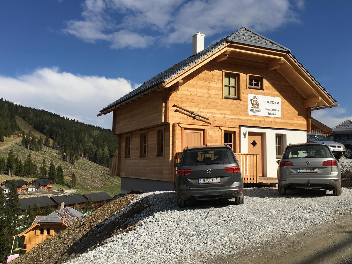 Vesely Svist Chalet ลาคทาล ภายนอก รูปภาพ