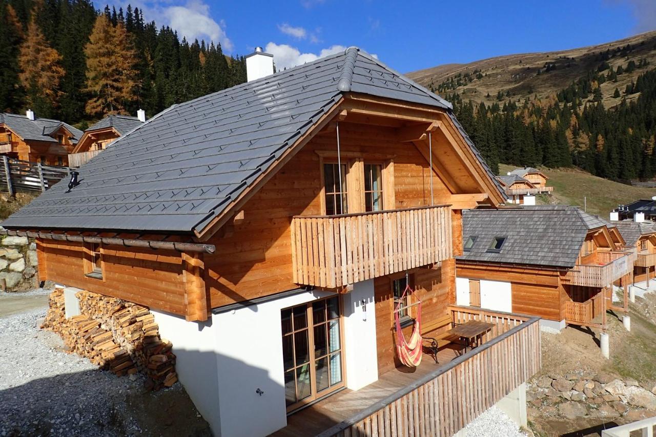 Vesely Svist Chalet ลาคทาล ภายนอก รูปภาพ